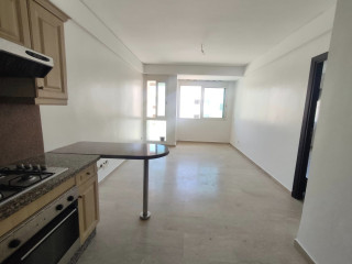 Location Studio vide au Quartier Mers Sultan