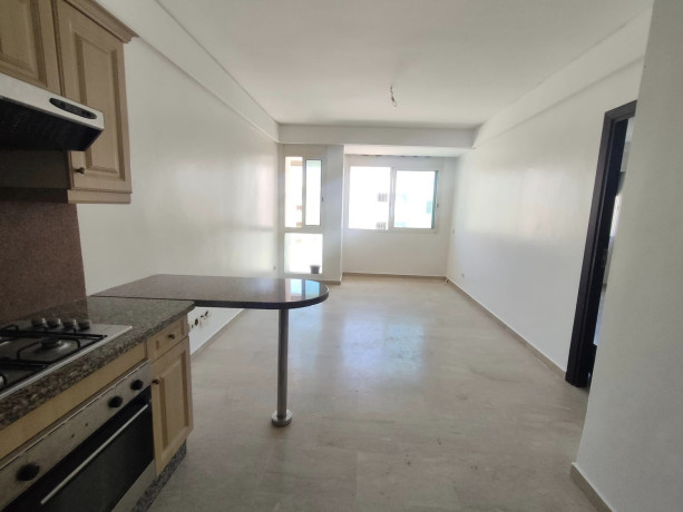 location-studio-vide-au-quartier-mers-sultan-big-0